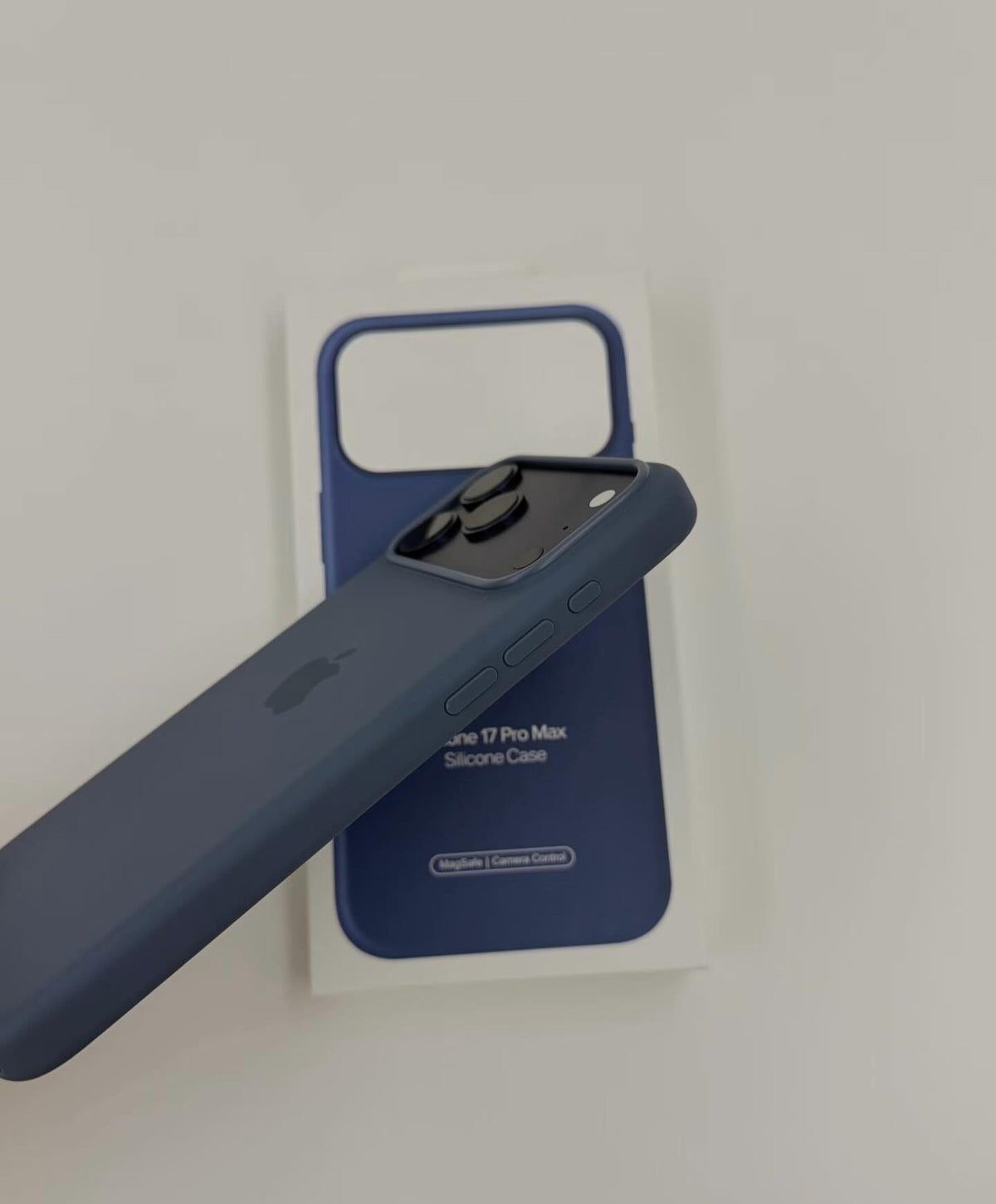 MagSafe Özellikli Lacivert Lansman Kılıf