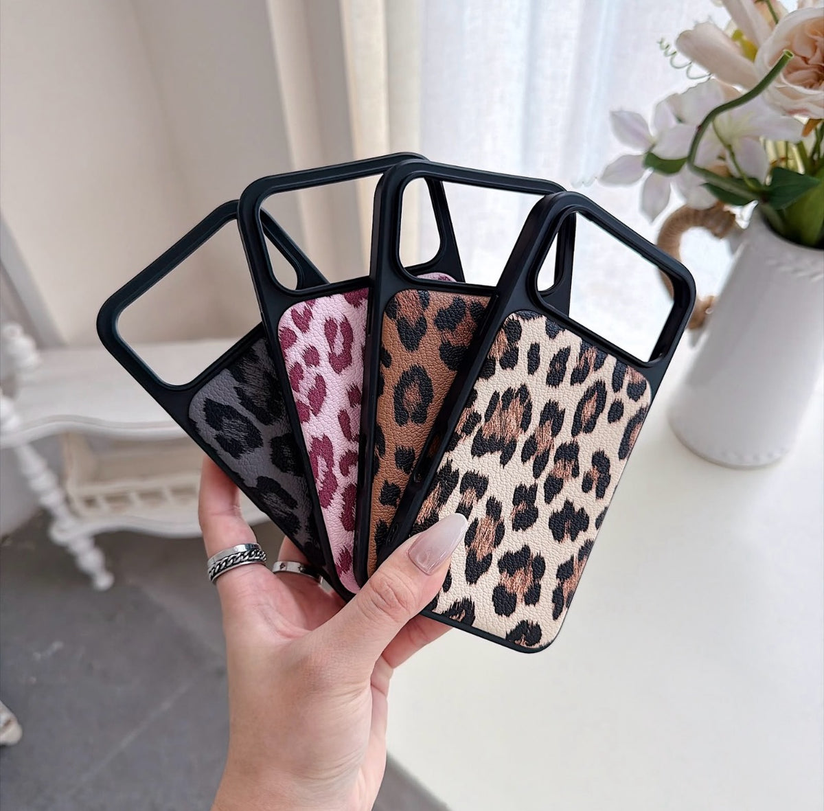 Puflu Leopar iPhone Telefon Kılıfı